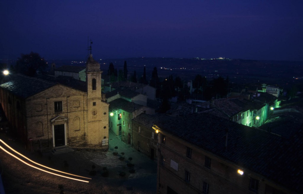 Veduta notturna Recanati e Chiesa S.Maria